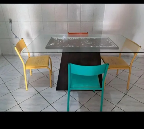 MESA DE VIDRO + 4 CADEIRAS