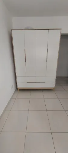 Roupeiro e cômoda