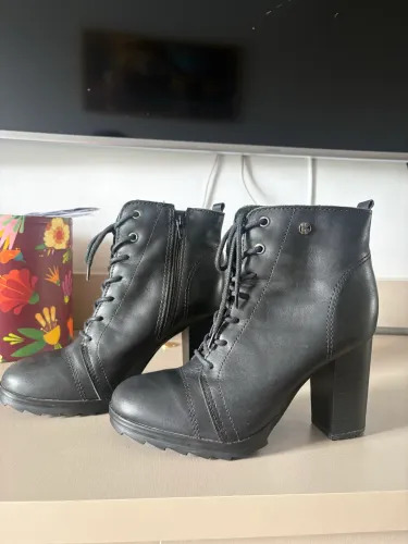 Bota Bottero couro nova