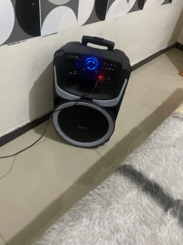 Caixa amplificadora com Bluetooth e violão microfone USB cartão memória e p2