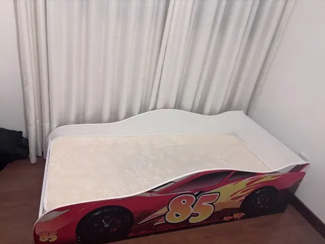 Cama infantil- carro