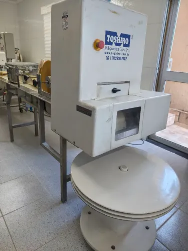 Vendo fechador automático de pastel da marca Toshiro.