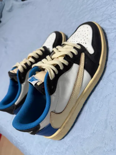 Tênis Nike dunk Travis Scott