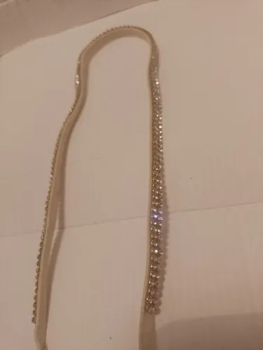 Cinto Aveludado Branco com bolinhas prateadas(Para crianças ou bebês),Ganha Cinto vermelho