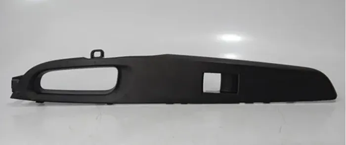 Moldura Botão Vidro Traseiro Direito Toyota Yaris 2019 2020