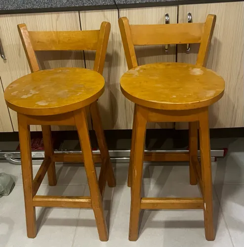 Vendo 2 Cadeiras de Madeira