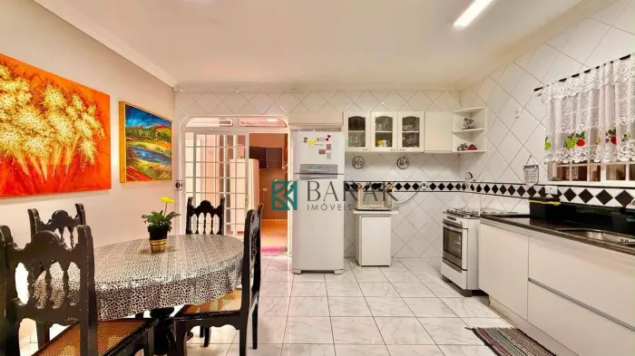 Casa com 3 dormitórios à venda, 168 m² por R$ 900.000,00 - Zona 03 - Maringá/PR