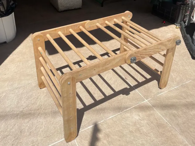 Playground Montessori - Triângulo Pikler Articulado com Rampa