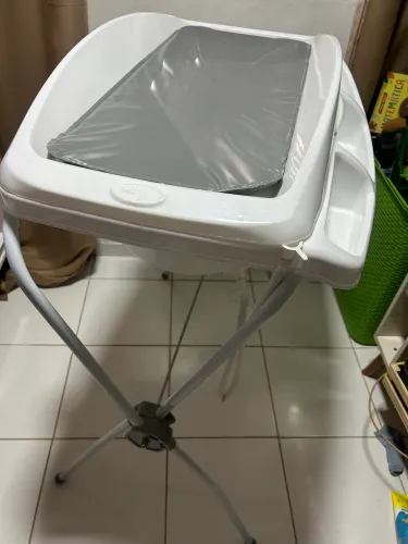 Banheira infantil bebê Kiddo com pé e trocador 