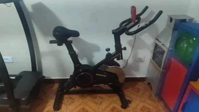 Bicicleta spinning com banco de gel