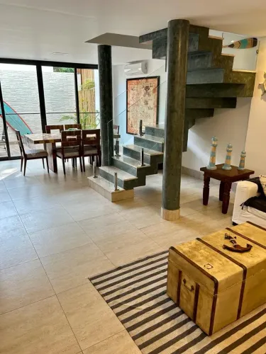 Casa de condomínio sobrado para aluguel possui 200 metros quadrados com 5 quartos