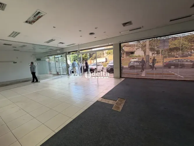 Loja disponível para locação e venda no bairro Santa Maria em Uberlândia-MG.
