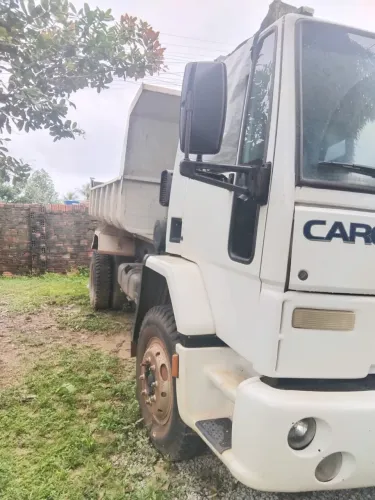 Caçamba revisada e com pneus novos 