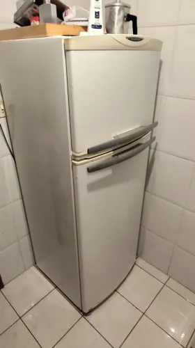 Geladeira Brastemp 340L Duas Portas congelador Frost Free (Sem Gelo) 