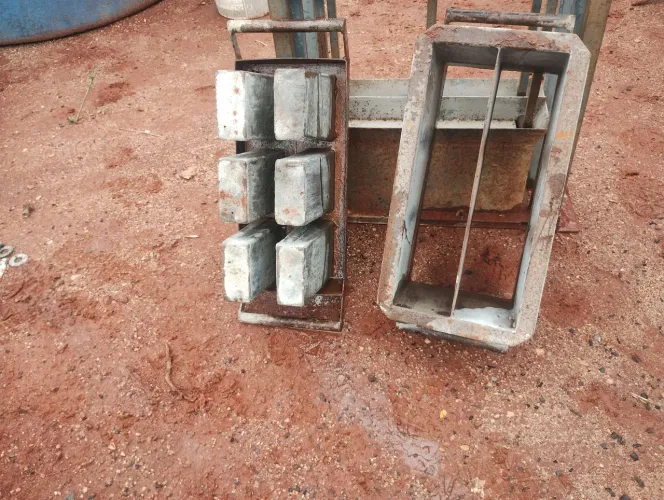 Vendo forma manual de blocos de concreto 