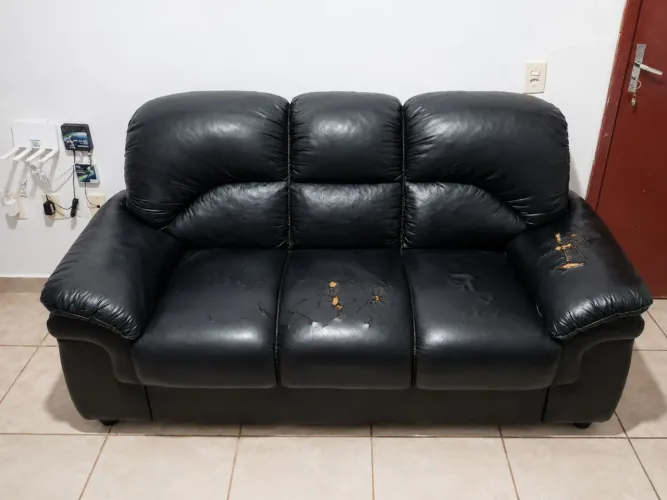 Sofa 3 lugares em couro