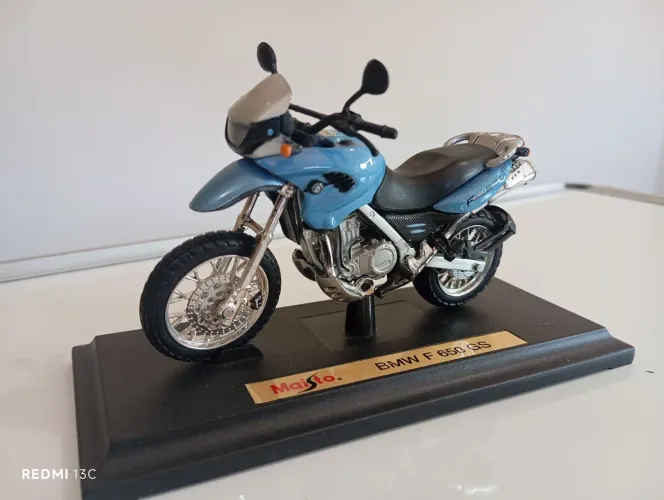 Miniatura BMW F650 GS - Maisto Special Edition - escala 1/18