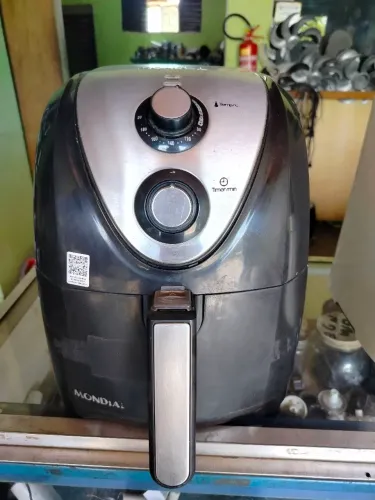 Vende se Airfryer semi nova com garantia