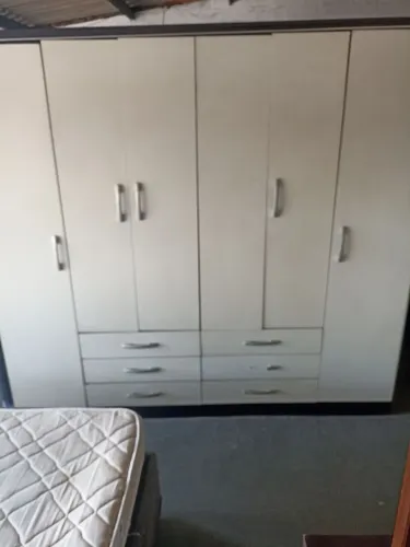 Guarda roupa de 6 portas 