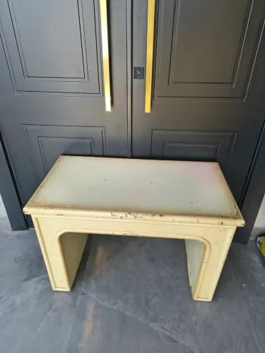Mesa de madeira retrô pequena