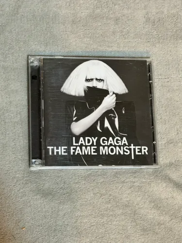 CD Lady Gaga - The Fame Monster Duplo (1ª Tiragem AA 10.000) Raro