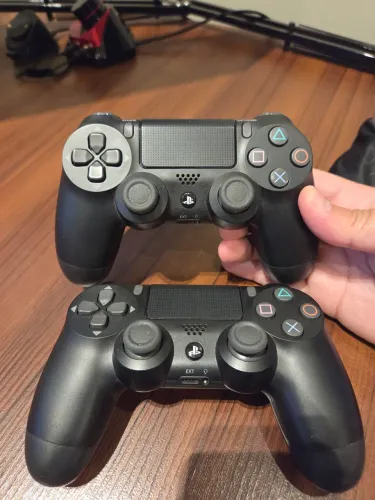 Par controle PS4 original - pouquíssimo uso