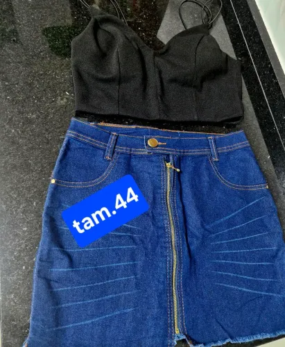 Conjunto mini saia jeans com Lycra.tam.44 + cropp preto com bastante lastidade