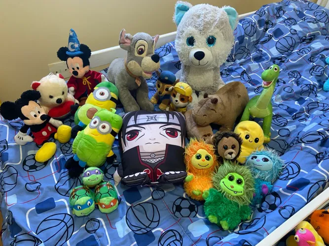 Lote pelúcias variadas, minions, Mickey, tartaruga ninja, outros