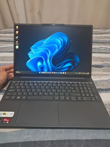 Lenovo IdeaPad Slim 3 Ryzen 7 7735HS com 16GB de RAM + Windows 11