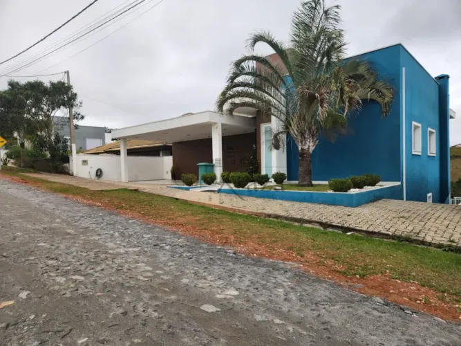 Casa em Condomínio - Loteamento Residencial Parque Lago Dourado - 5 Dormitórios - 600m².