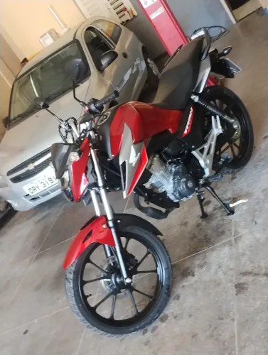 Só vendo uma moto Titan