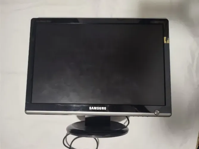 Monitor Samsung 931bw com defeito
