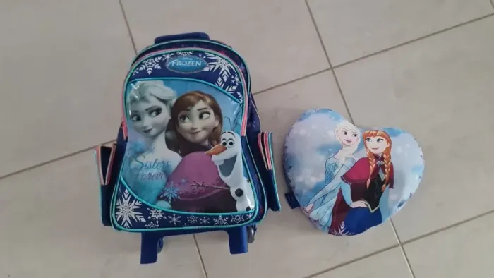 Mochila e almofada Frozen 