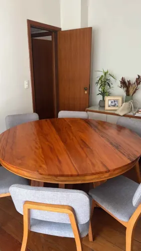 Mesa de janta redonda em madeira maciça (Peroba Rosa)