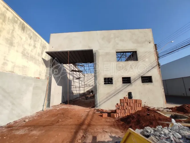 Galpão para locação com 150m², pé direto de 7m, Mezanino, 3 vagas recuadas, 2 banheiros e