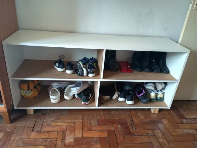Sapateira Branca com Prateleiras (Ideal para Organização)