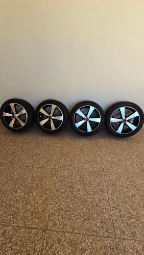 Rodas aro 17 , 5x100 , 04 pneus semi novos