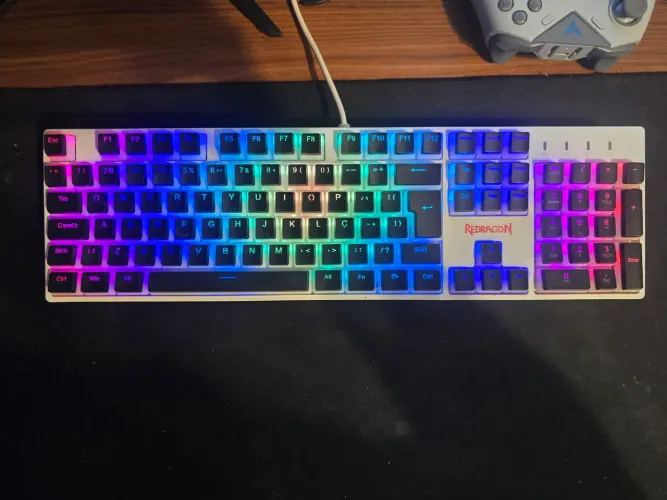 Vendo teclado redragon surara pro switch óptico vermelho