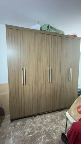Guarda-roupa de casal castanho