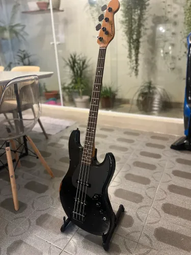 Baixo Giannini Stratosonic