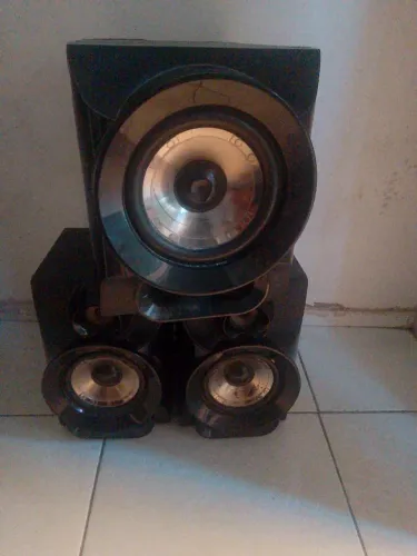 Caixa de som Philco 3 unidades 1 maior e 2 menores usadas semi novas vendo por 120 reais