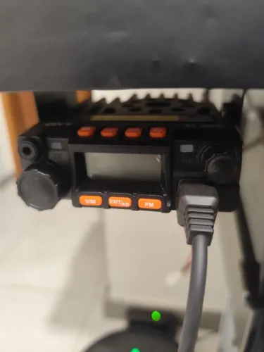 QYT KT8900 com antena magnética