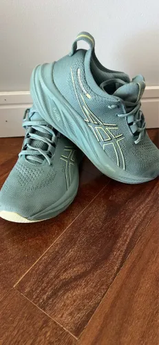 Asics nimbus 26 número 40