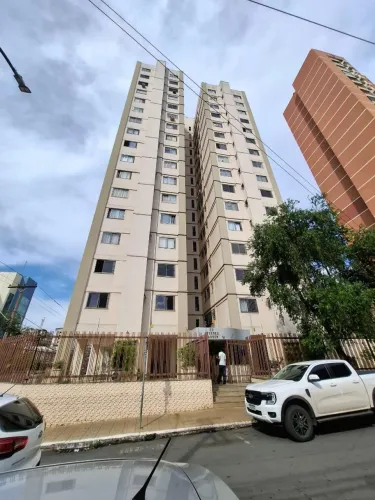 Apartamento de três quartos no Ed. Athenas Garden