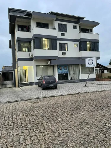 Apartamento de 109,34m² de área privativa com 03 quartos sendo 01 suíte.