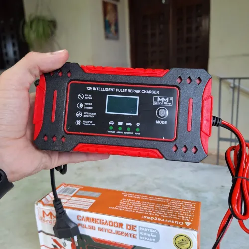 Carregador de bateria automotiva