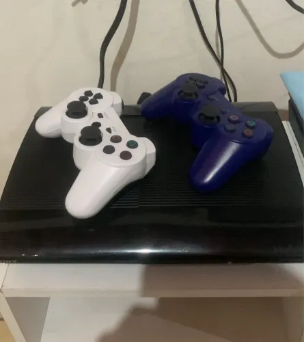 Vendo Ps3 super slim 500G desbloqueado faço até por 1000 