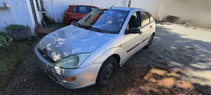 Ford Focus 1.8 16V 5P 2001