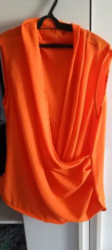 blusa nova transpassada laranja tam gg gde ..há mais modelos e tamanhos zap 11- *