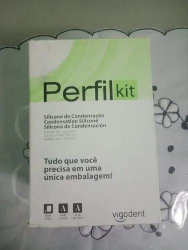 Vendo kit de silicone de condensação *NUNCA USÁVEL*